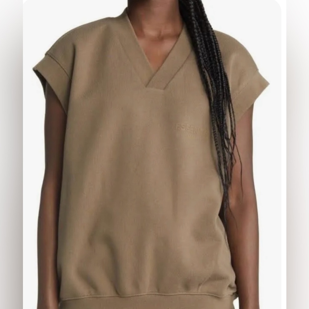 ESSENTIALS Fear of god v-neck vest. New without tag. Cotton blend